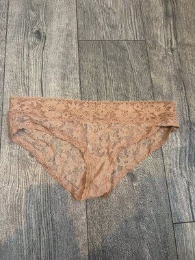 Victoria's Secret Womens XL Tan Lace Panties